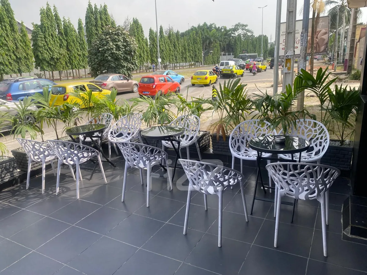 Point de rendez-vous sécurisé FIZZ dans un centre commercial